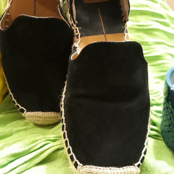 Shoes - Picture 2 of 4